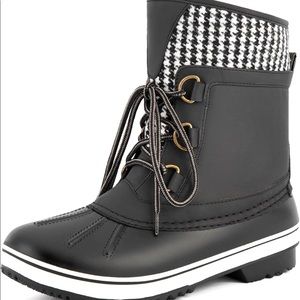 New ! Size 8 winter boots